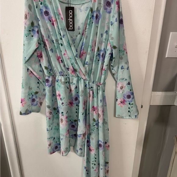 Boohoo Dresses & Skirts - Boohoo Mint Floral Print Dress